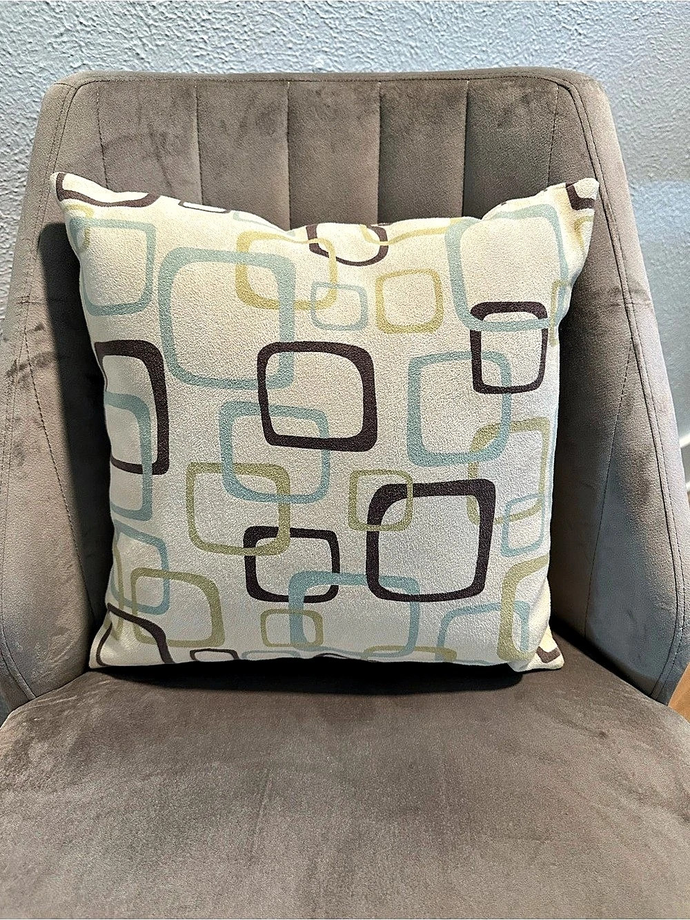 2 Geometric Accent Pillow in Cream & Green